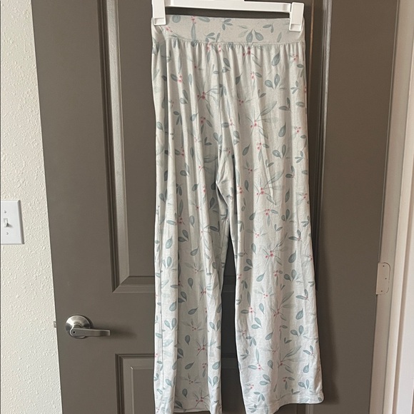 Splendid Zaria v-neck wide leg pj set small - Picture 9 of 9